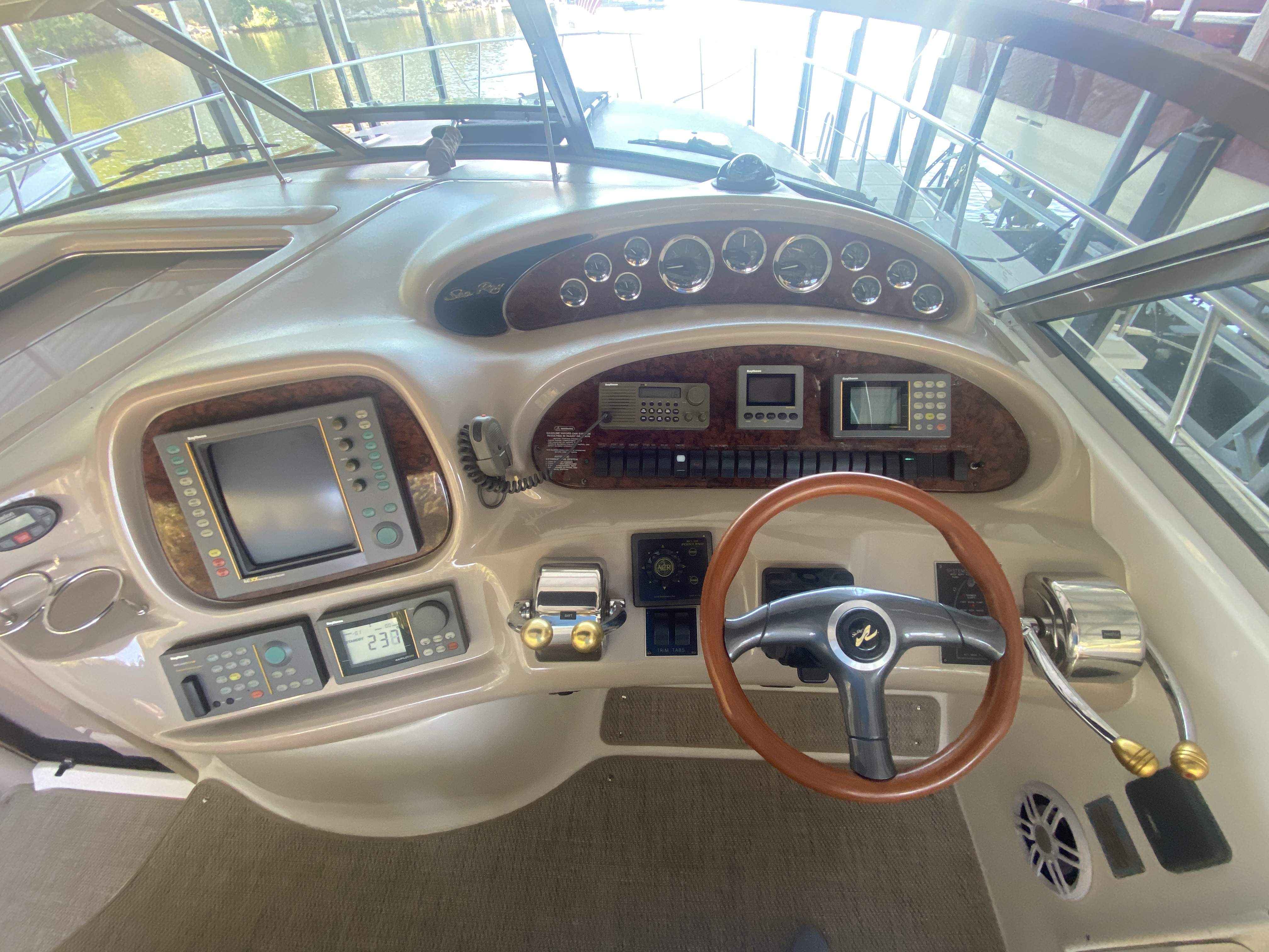 1999 Sea Ray 380 Sundancer - Image 18