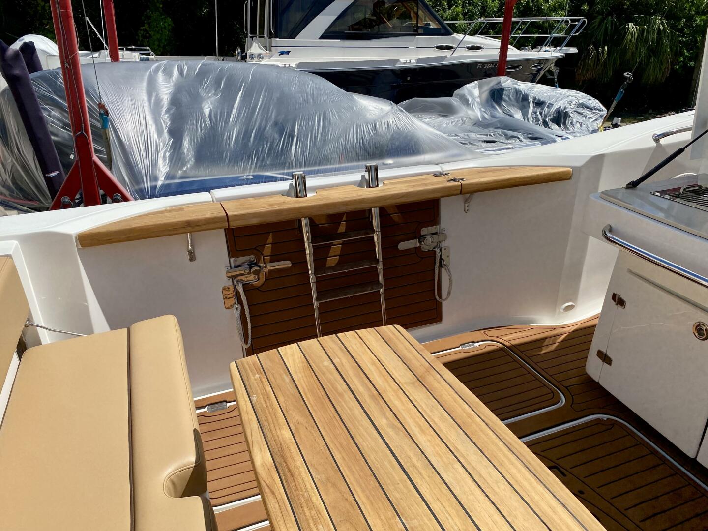 2023 Fishing Raptor 390 Solarium - Image 15