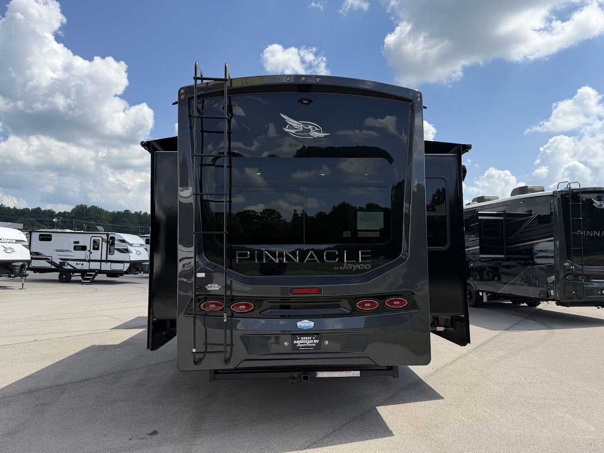 2027 JAYCO PINNACLE 32RLTS - Image 4