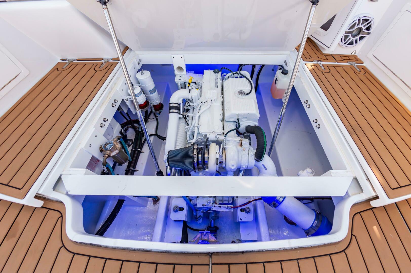 2024 Custom Chesapeake Bay Built Custom 33' - Image 22
