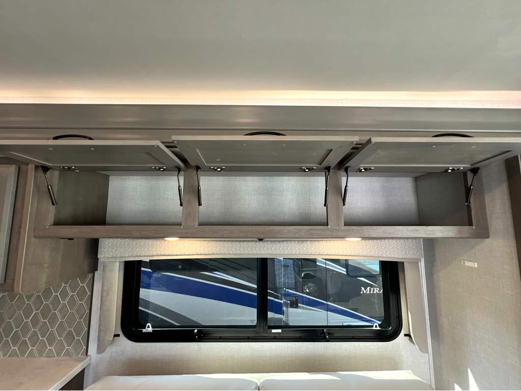 2024 HOLIDAY RAMBLER INVICTA 36Y - Image 9