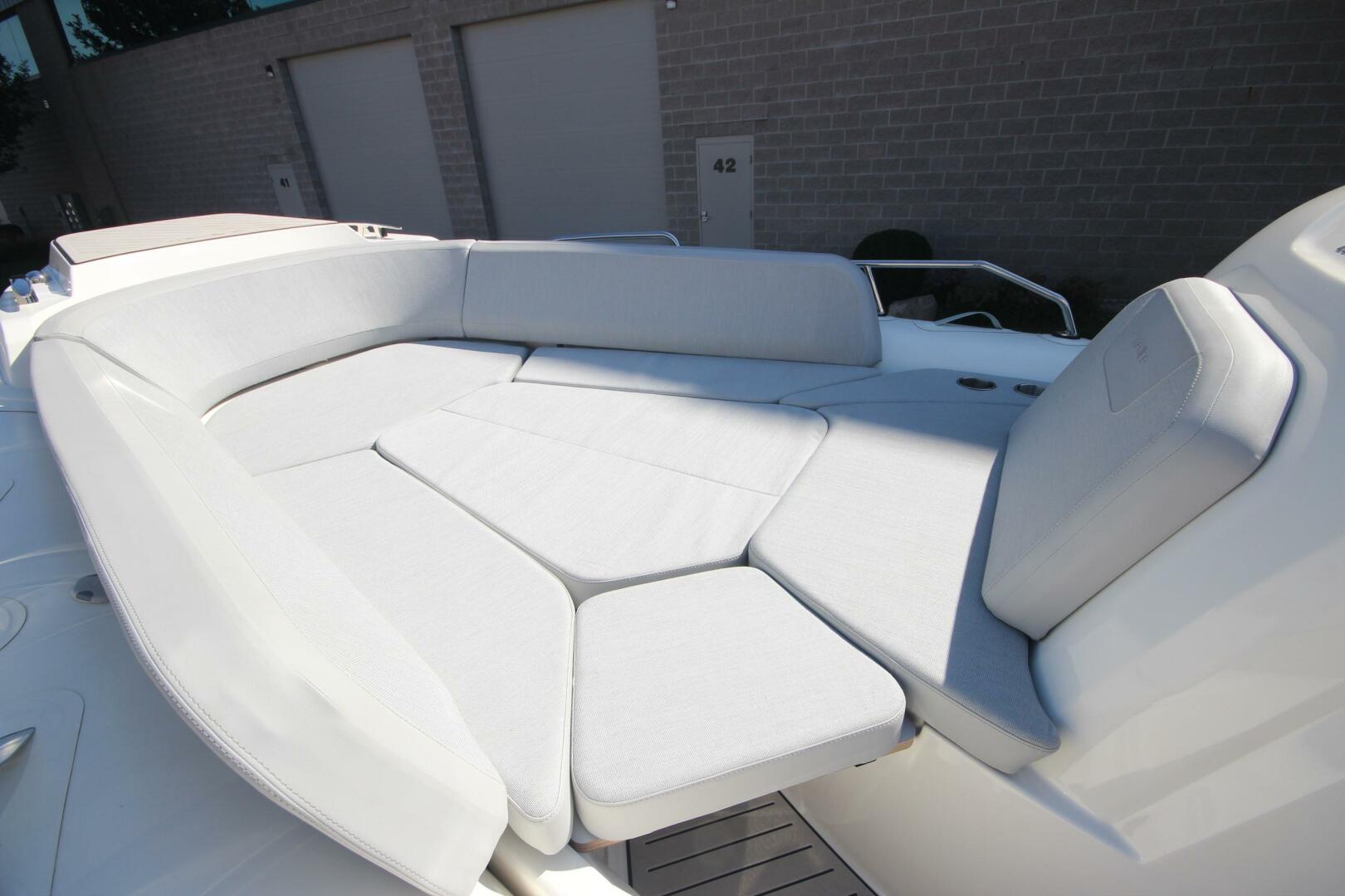2024 Zodiac Medline 9 NEO - Image 65