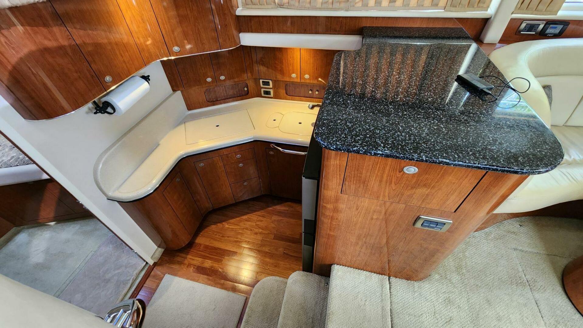 2004 Sea Ray 390 Motor Yacht - Image 38