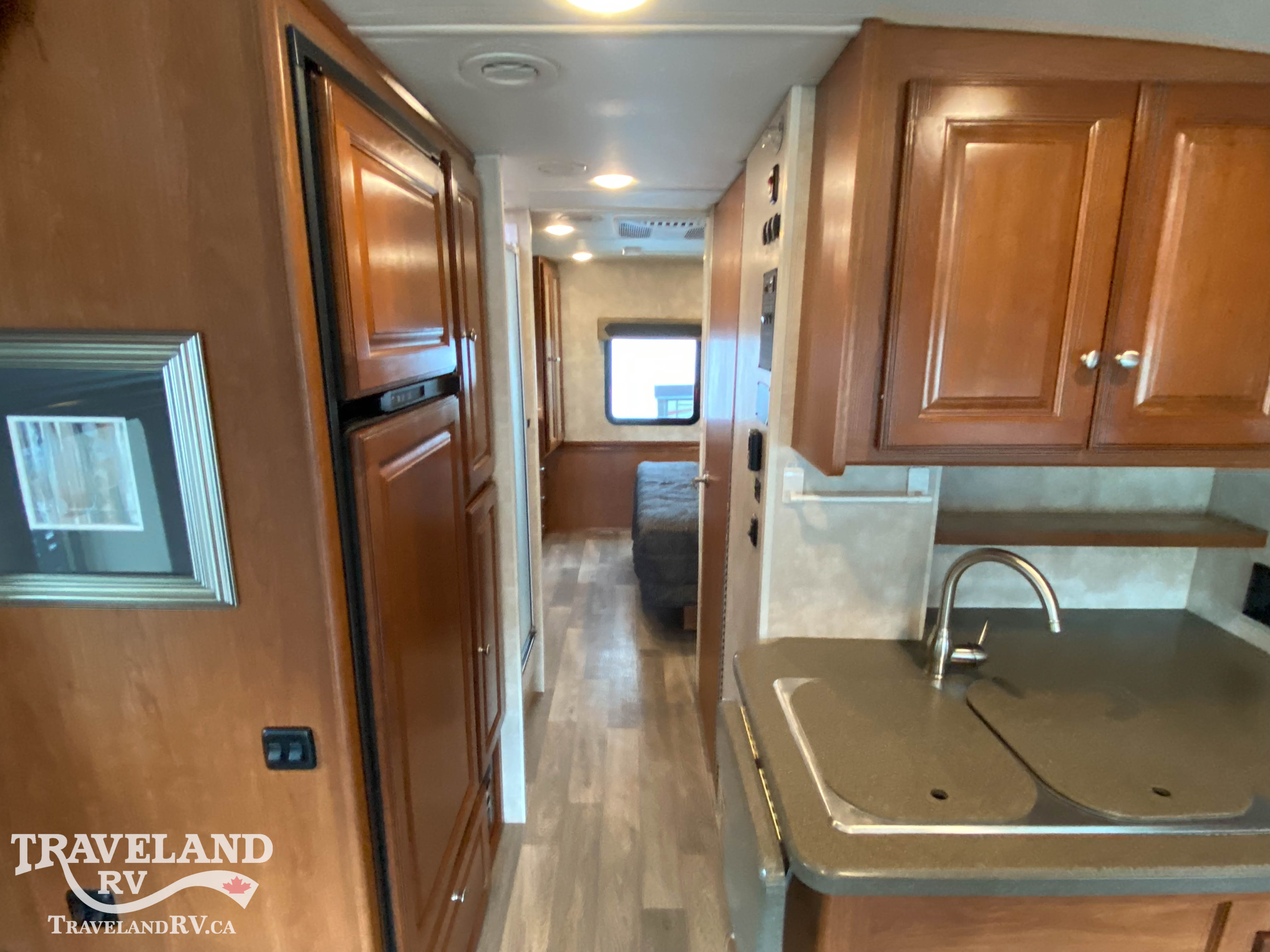 2019 Winnebago Sunstar LX 30T - Image 12