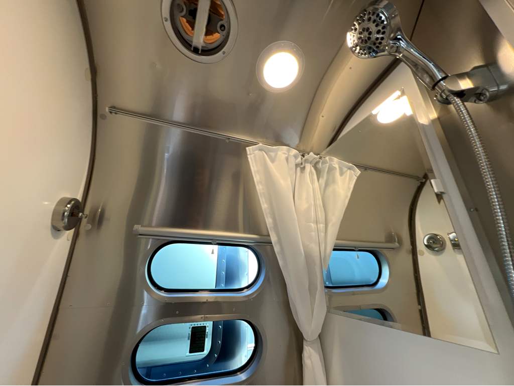 2026 AIRSTREAM CARAVEL 16RB - Image 17