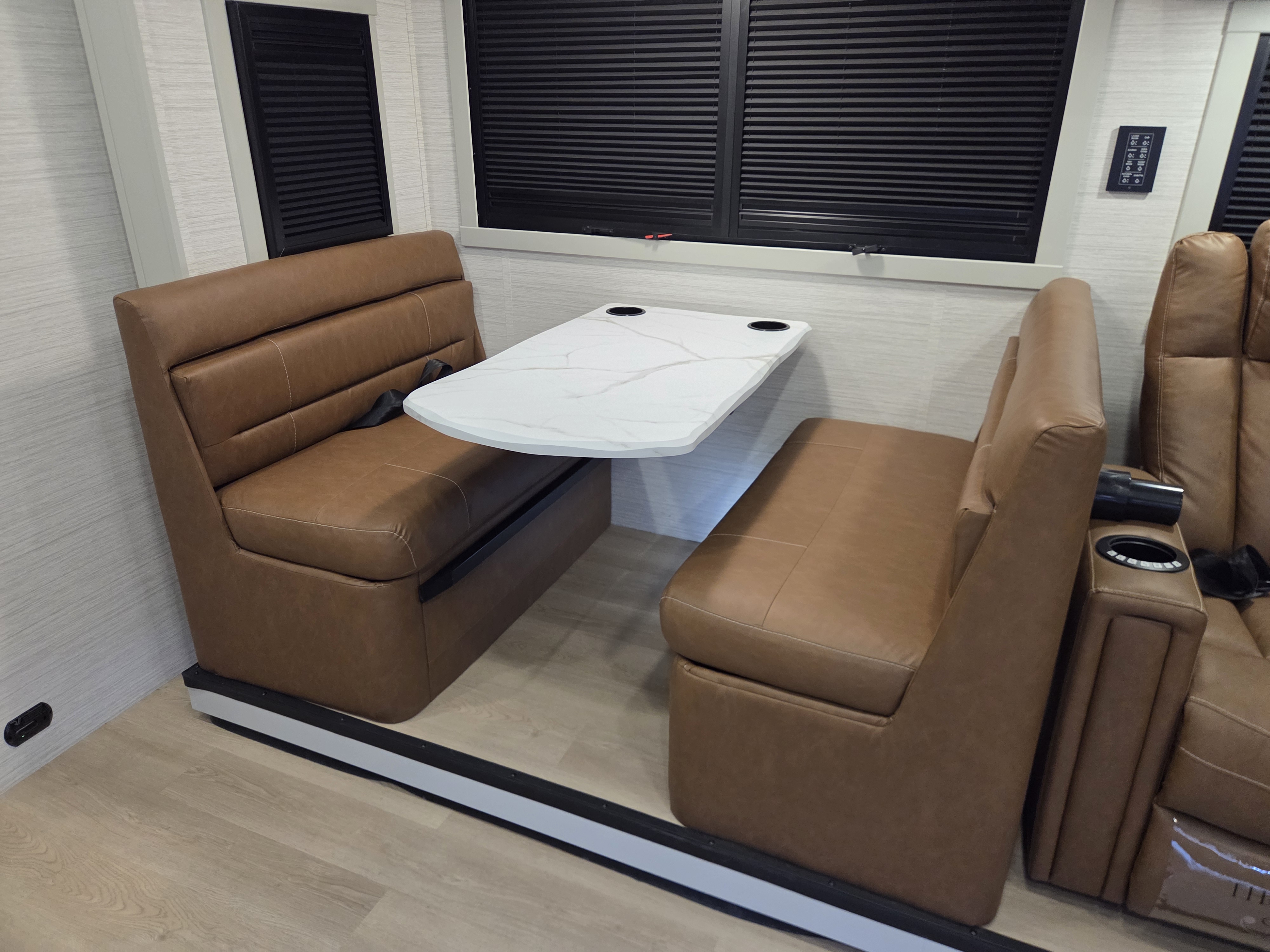 2027 Dynamax Europa 31SS - Image 7