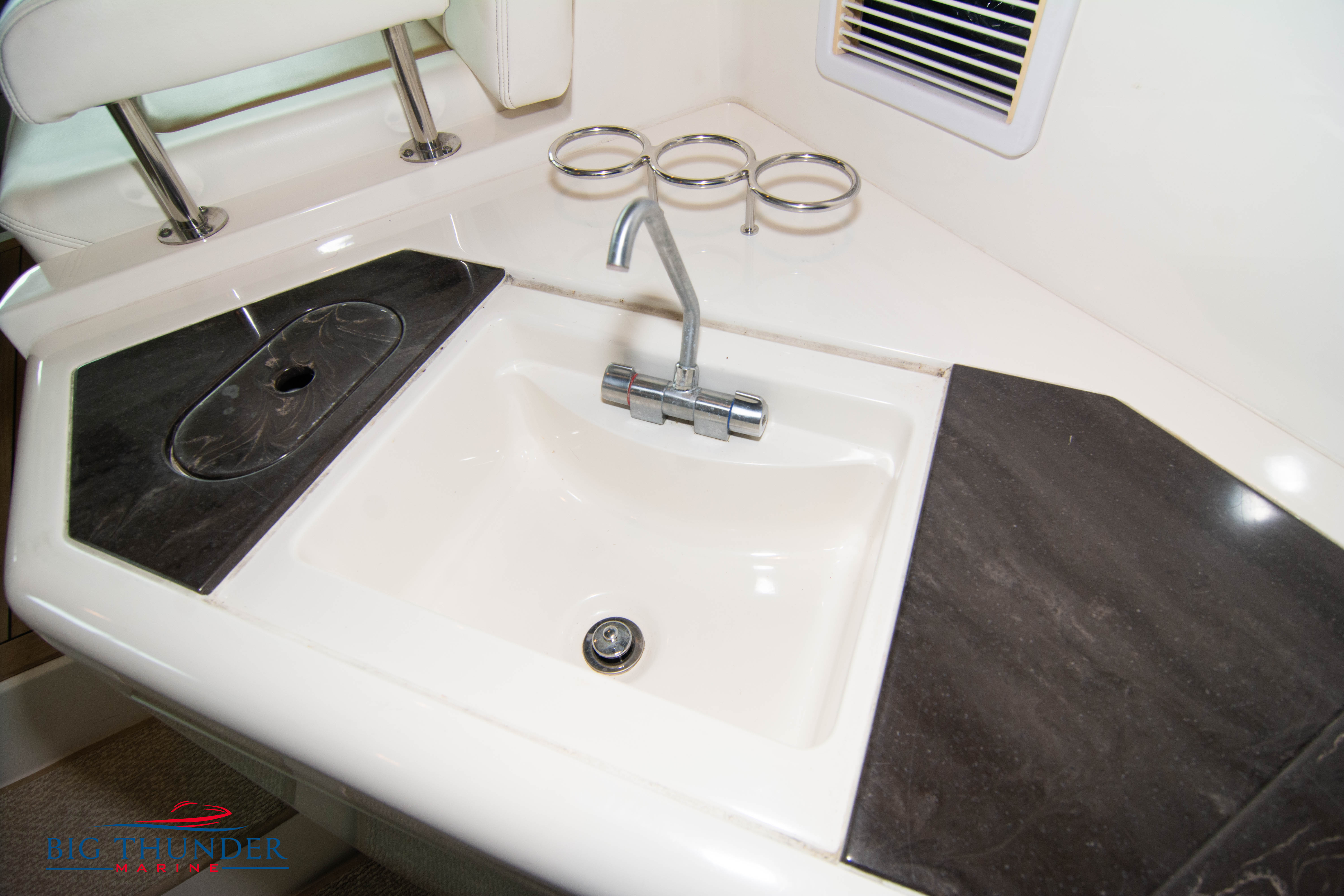 2013 Sea Ray 540 Sundancer - Image 38