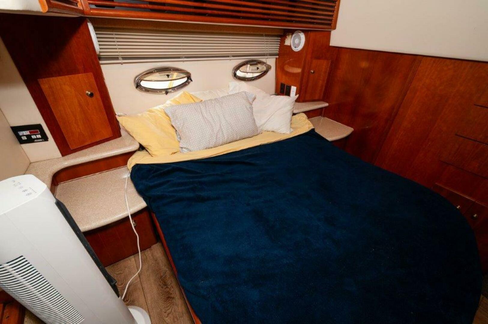 2002 Carver 444 Cockpit Motor Yacht - Image 18