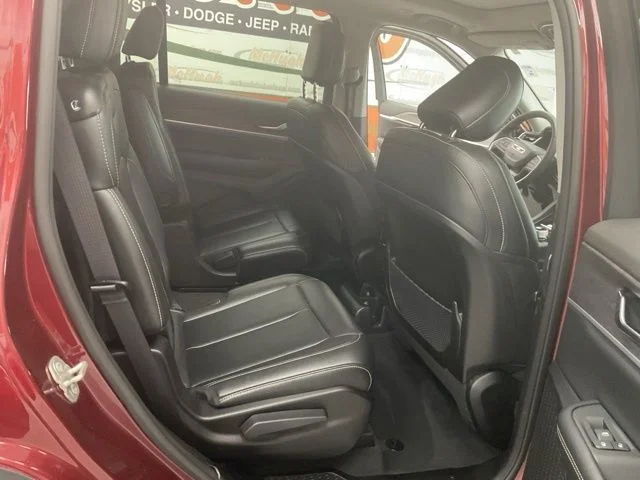 2024 Jeep Grand-Cherokee-L Laredo Altitude 4x4 - Image 26