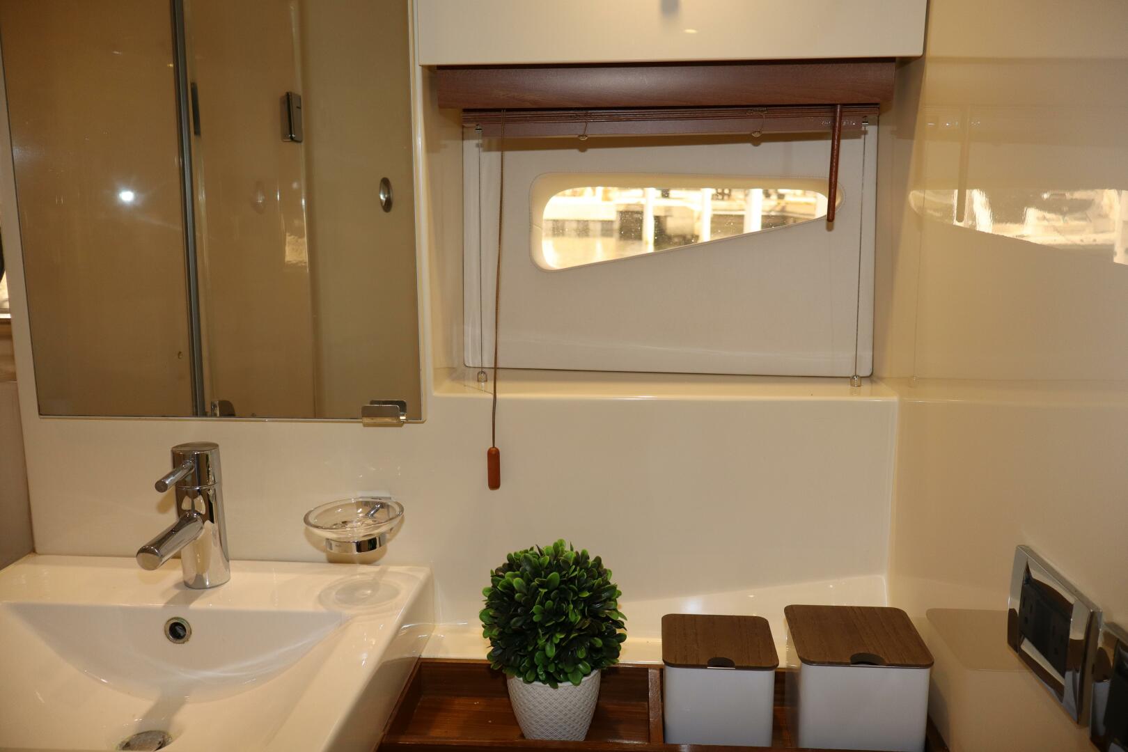 2015 Sea Ray 410 Sundancer - Image 25