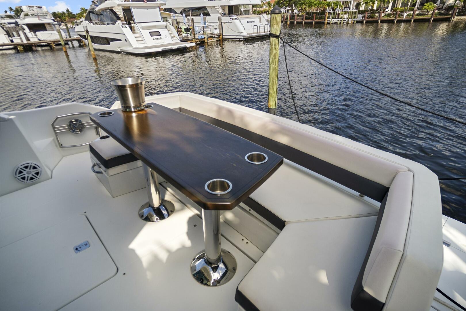 2019 Cruisers Yachts 54 Cantius - Image 13