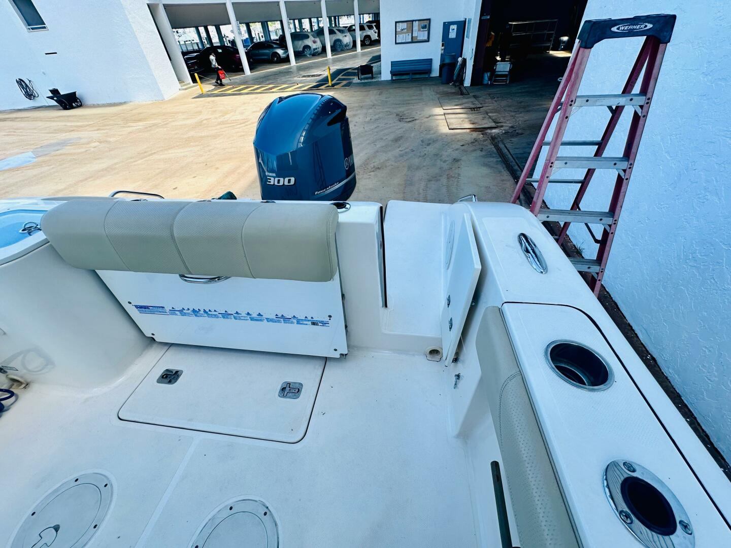 2016 PURSUIT C 238 Center Console Base - Image 14