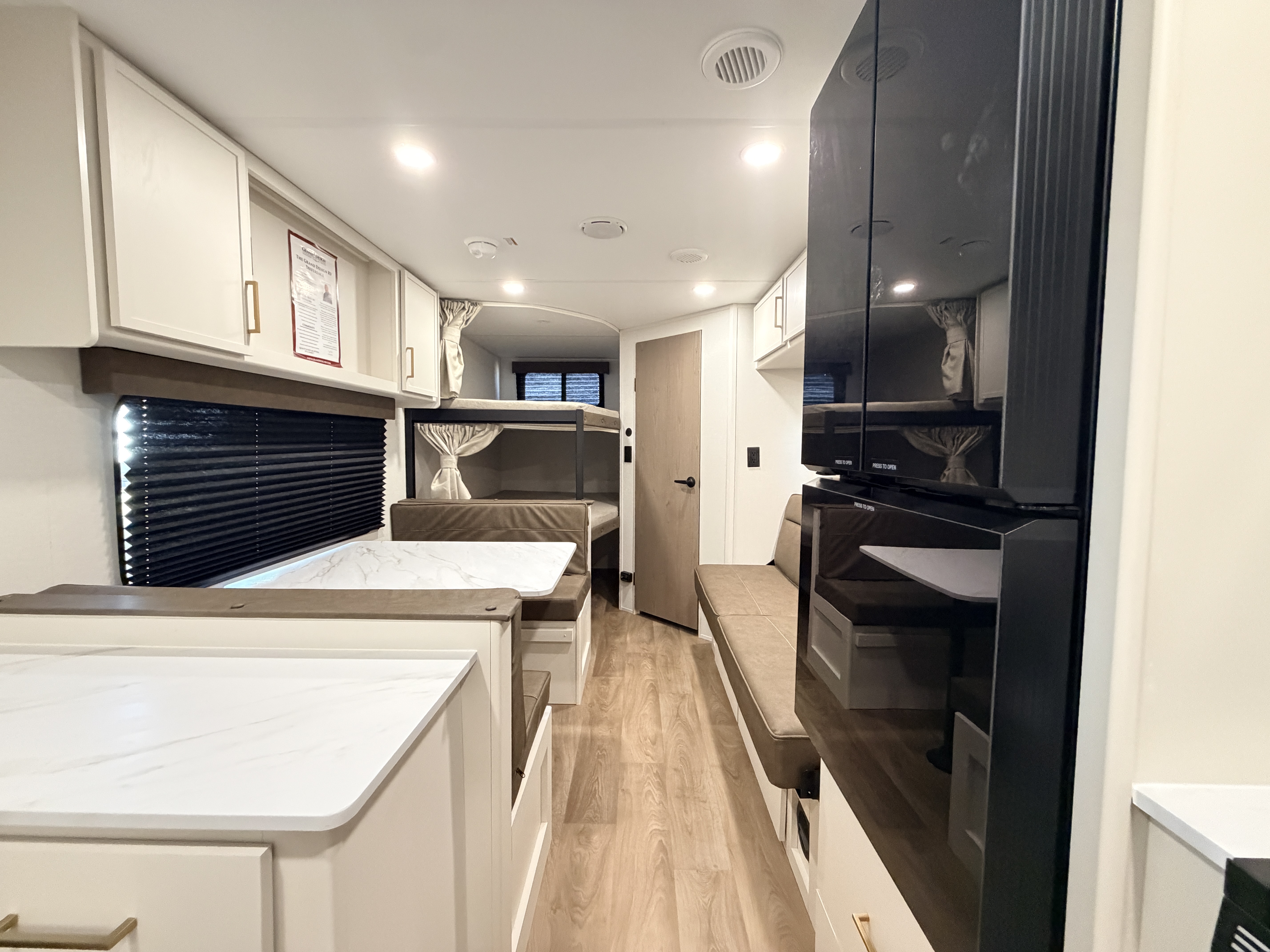 2027 Grand Design Transcend XPLOR 24BHX - Image 10
