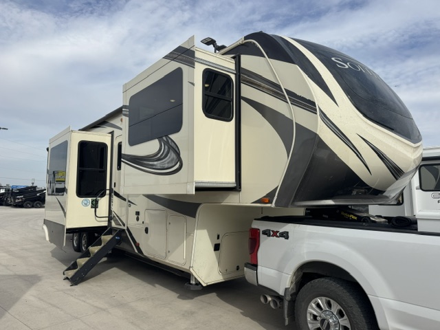 2020 Grand Design Solitude 380FL - Image 3