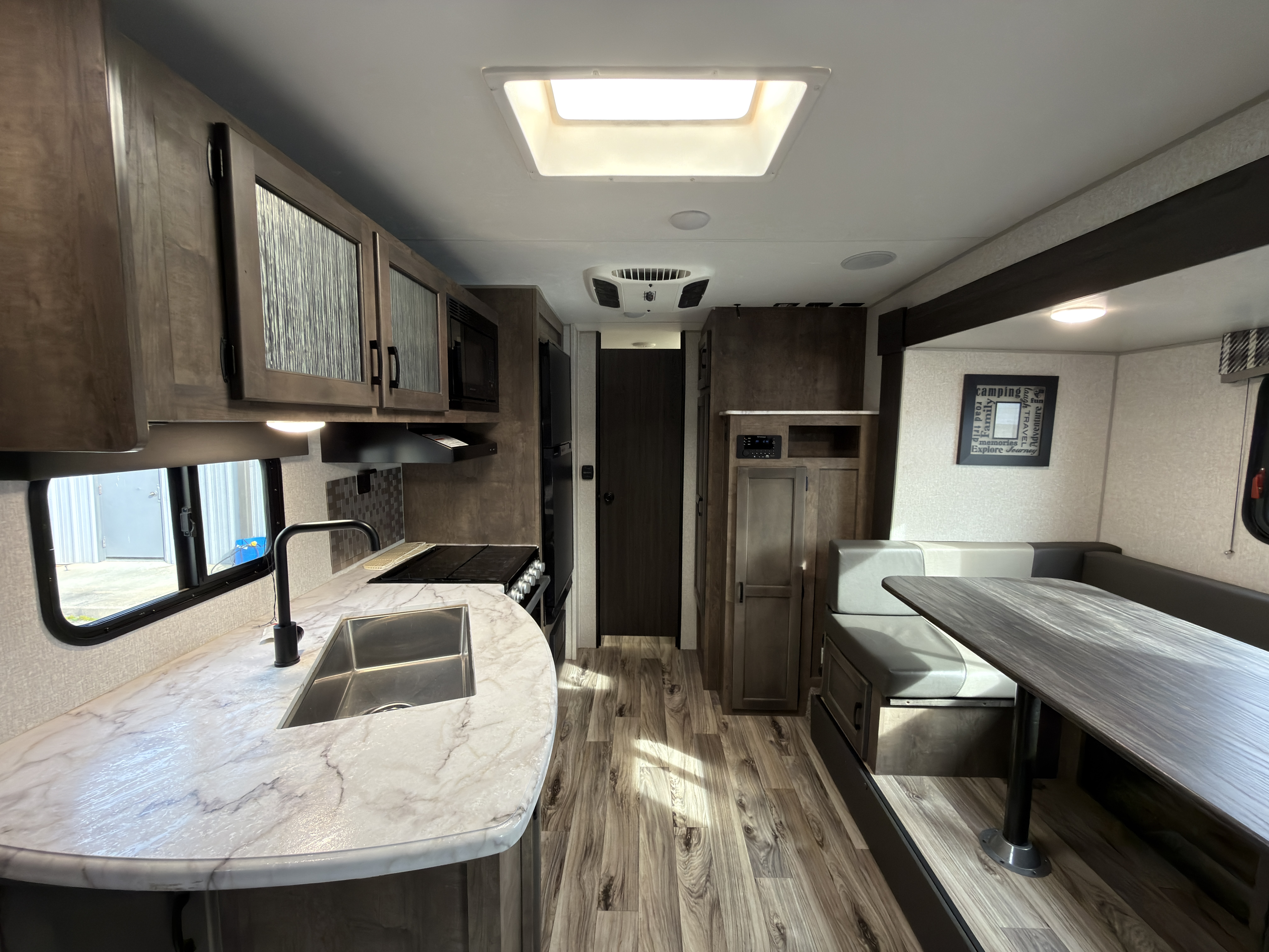 2022 Venture RV Sonic SN220VRB - Image 8