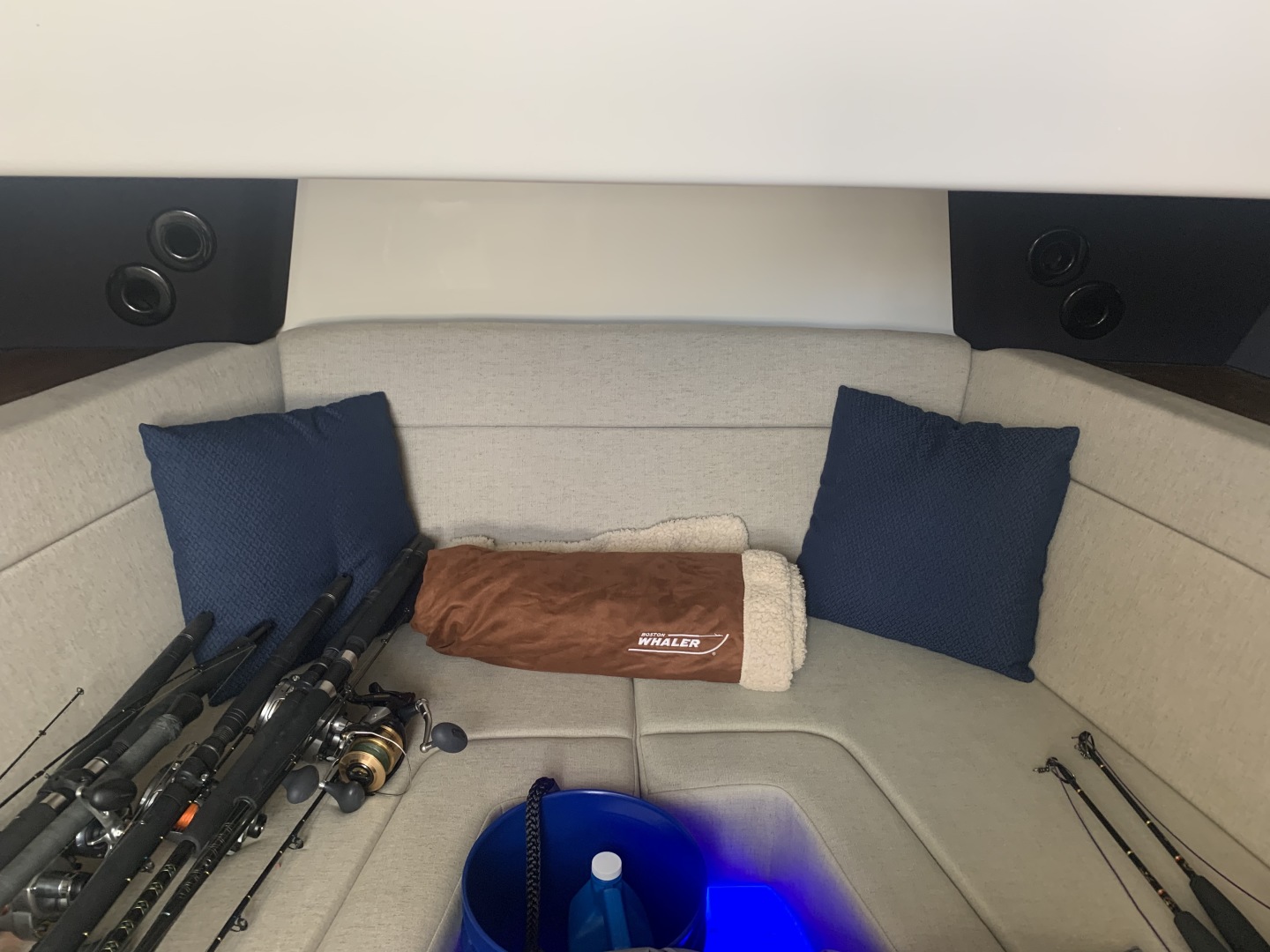 2017 Boston Whaler 420 Outrage - Image 16