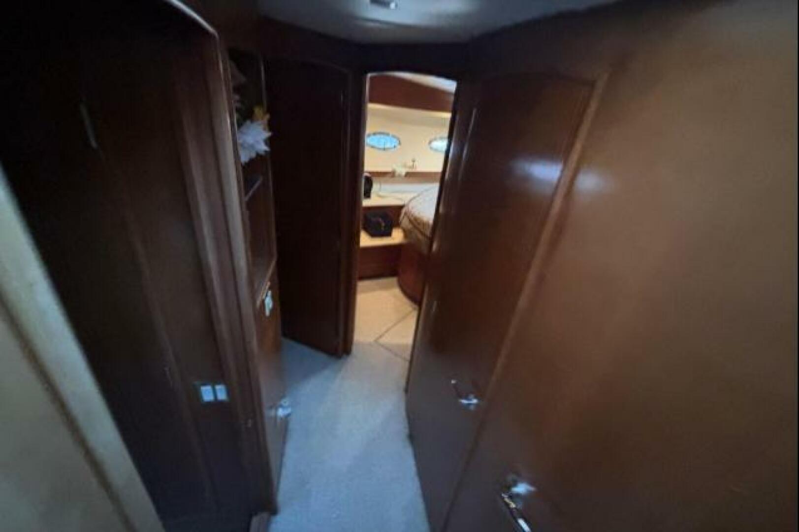 1998 Carver 530 Voyager - Image 36