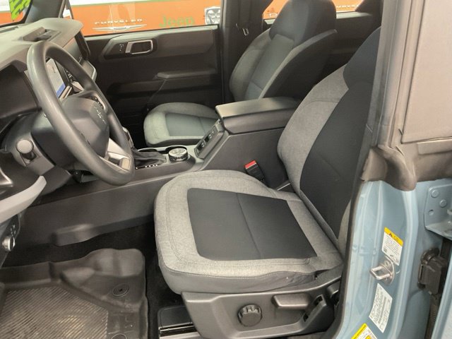 2022 Ford Bronco Utility 4D Black Diamond 4WD - Image 13