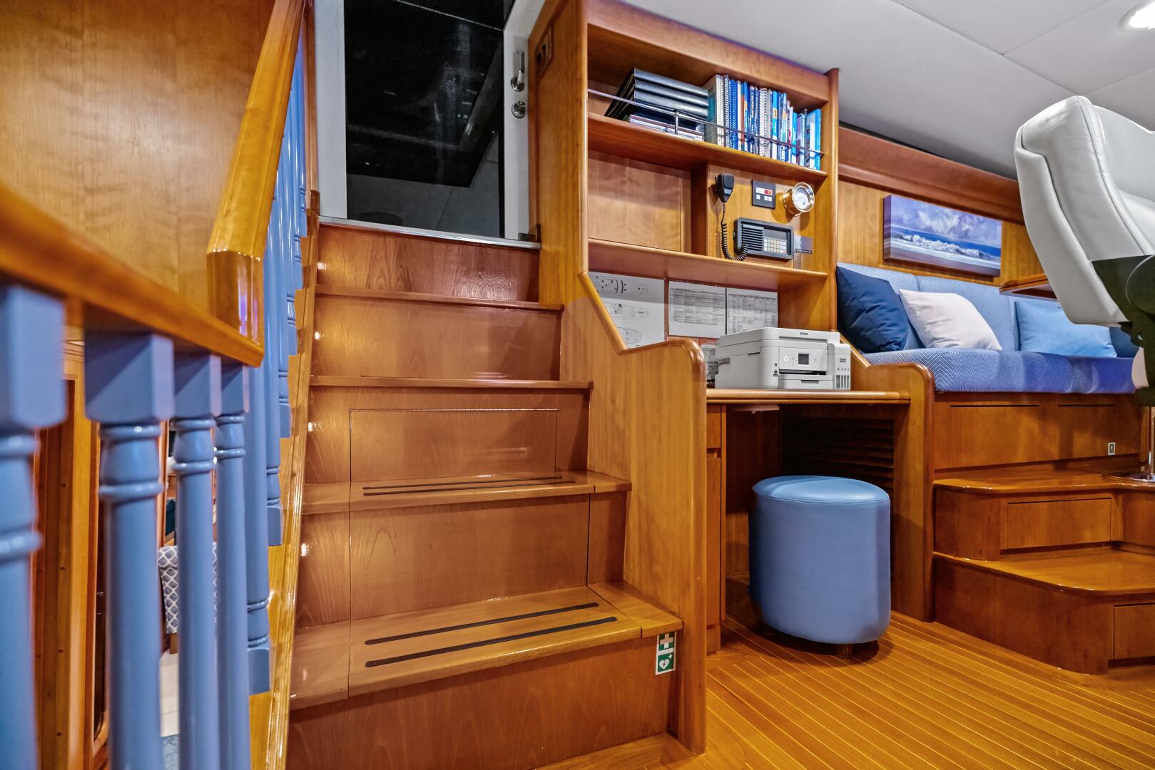 1998 Burger Raised Pilothouse - Image 13