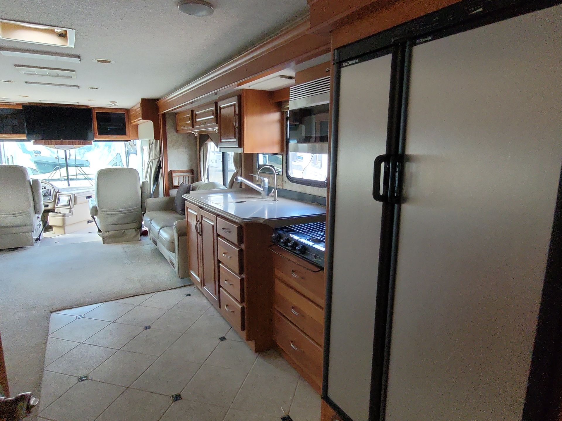 2005 National Tropical 396LX - Image 30