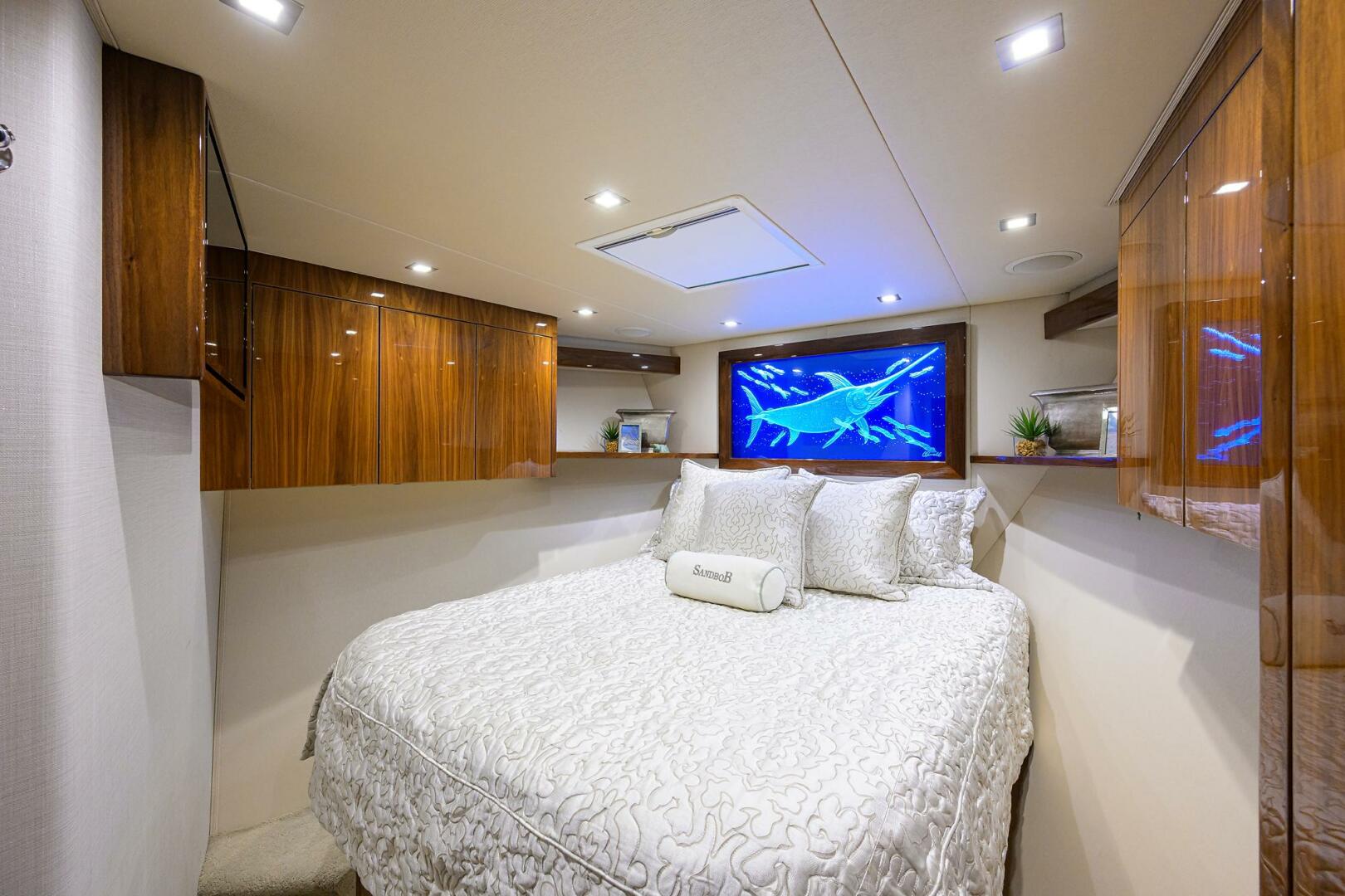2021 Viking 72 Convertible - Image 16