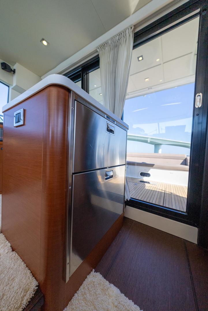 2016 Prestige 550 S - Image 25