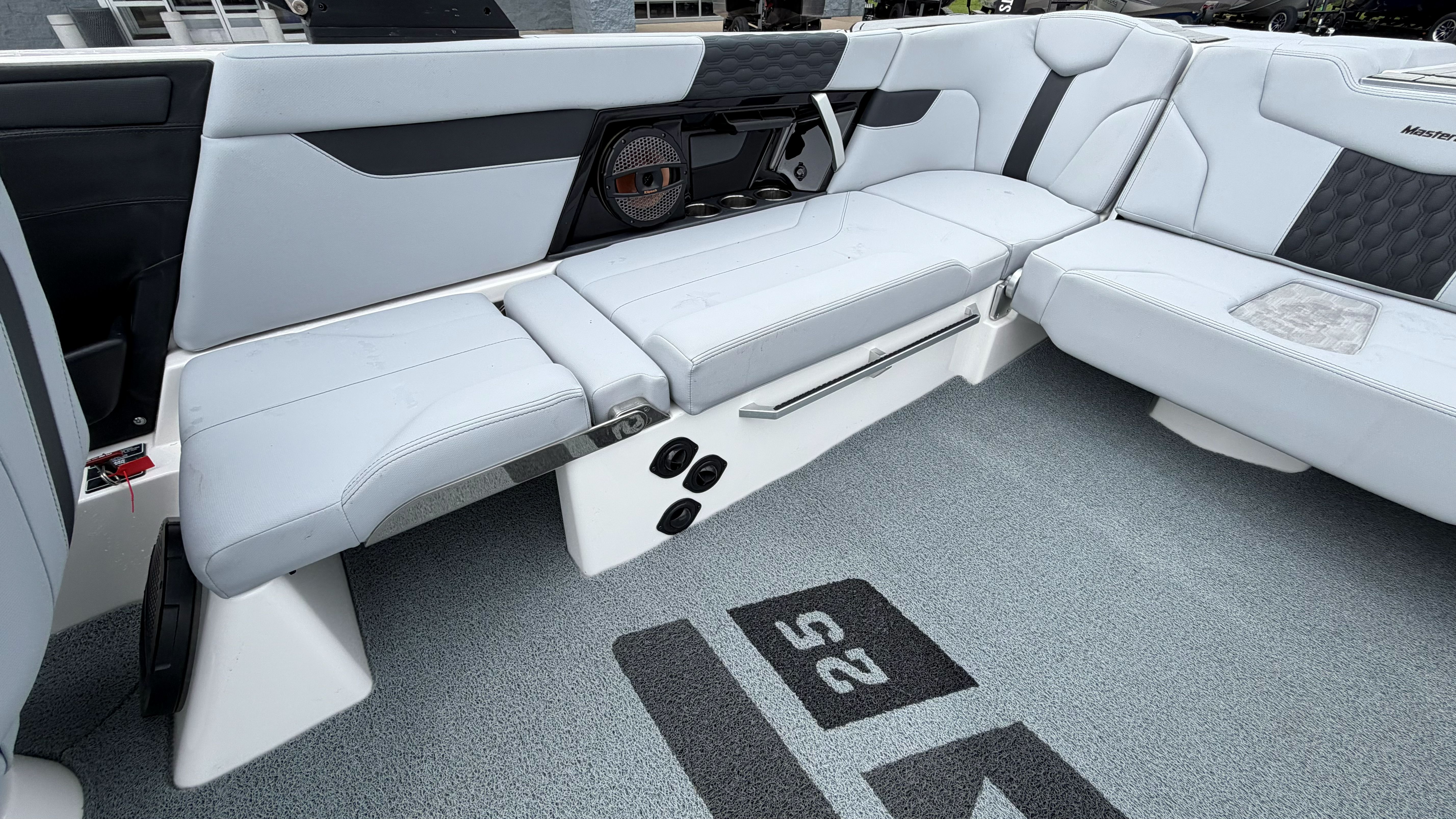 2024 MasterCraft XT25 - Image 46