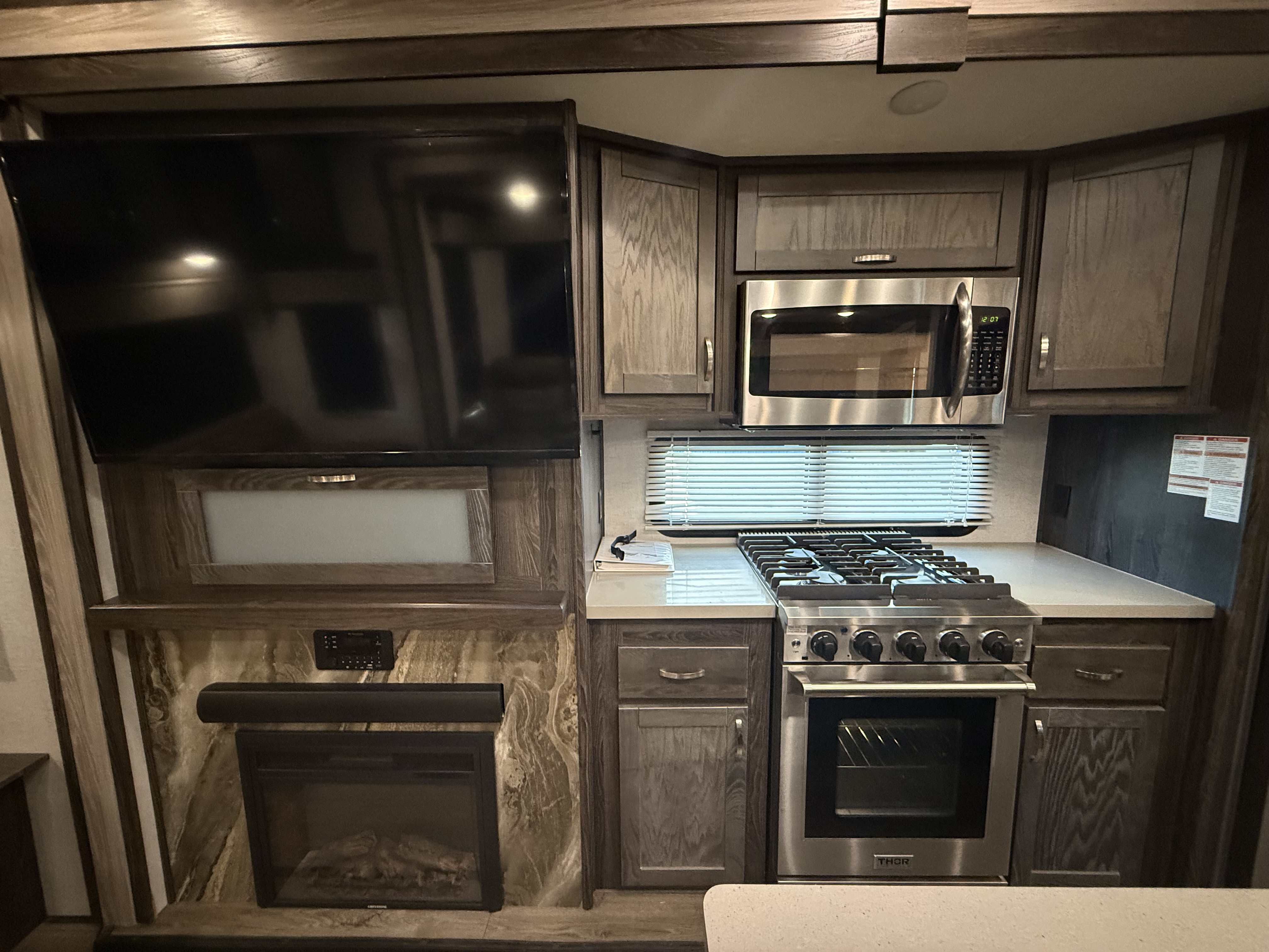 2020 Highland Ridge Mesa Ridge MF314RLS - Image 13