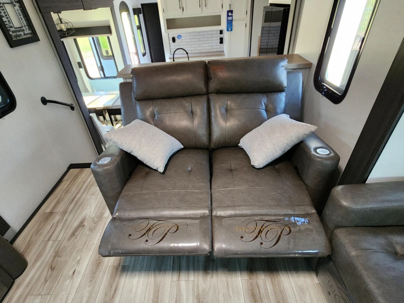 2026 VENTURE RV SPORTTREK 365VFL - Image 18