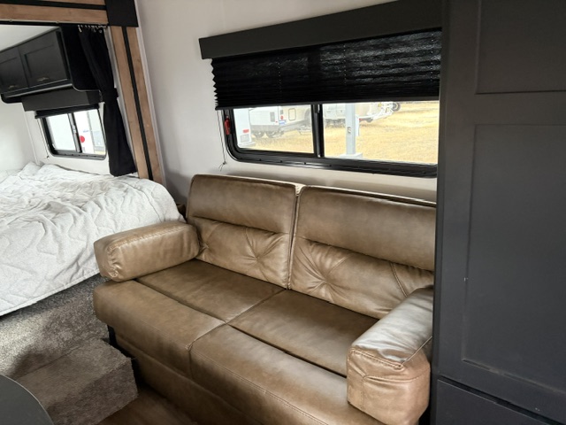 2023 Keystone Outback Ultra-Lite Ultra-Lite 240URS - Image 13