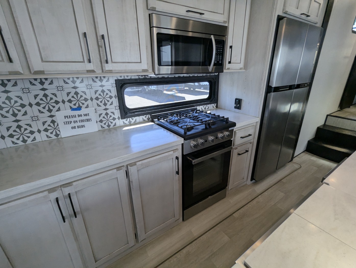 2023 KZ RV Durango Gold G383RLQ - Image 21