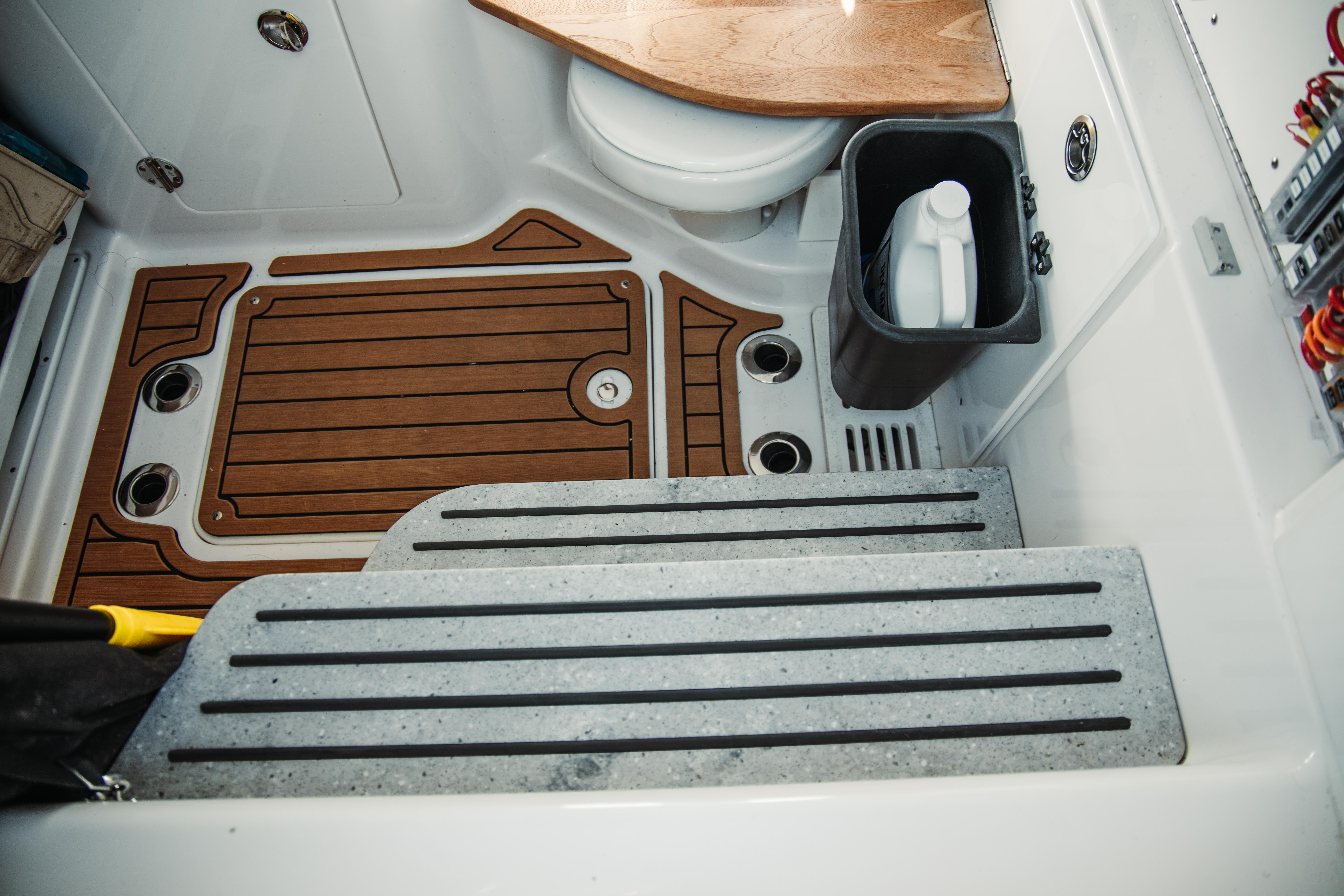 2024 Everglades 315 Center Console Standard - Image 62