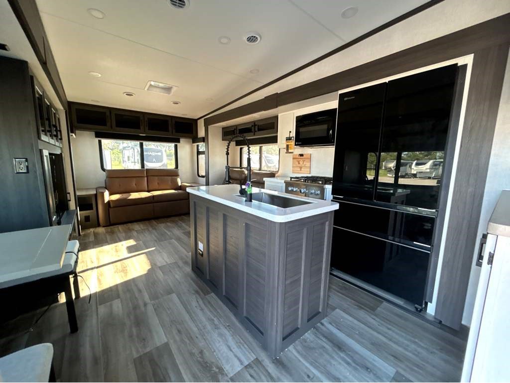 2026 VENTURE RV SPORTTREK 363VFR - Image 14