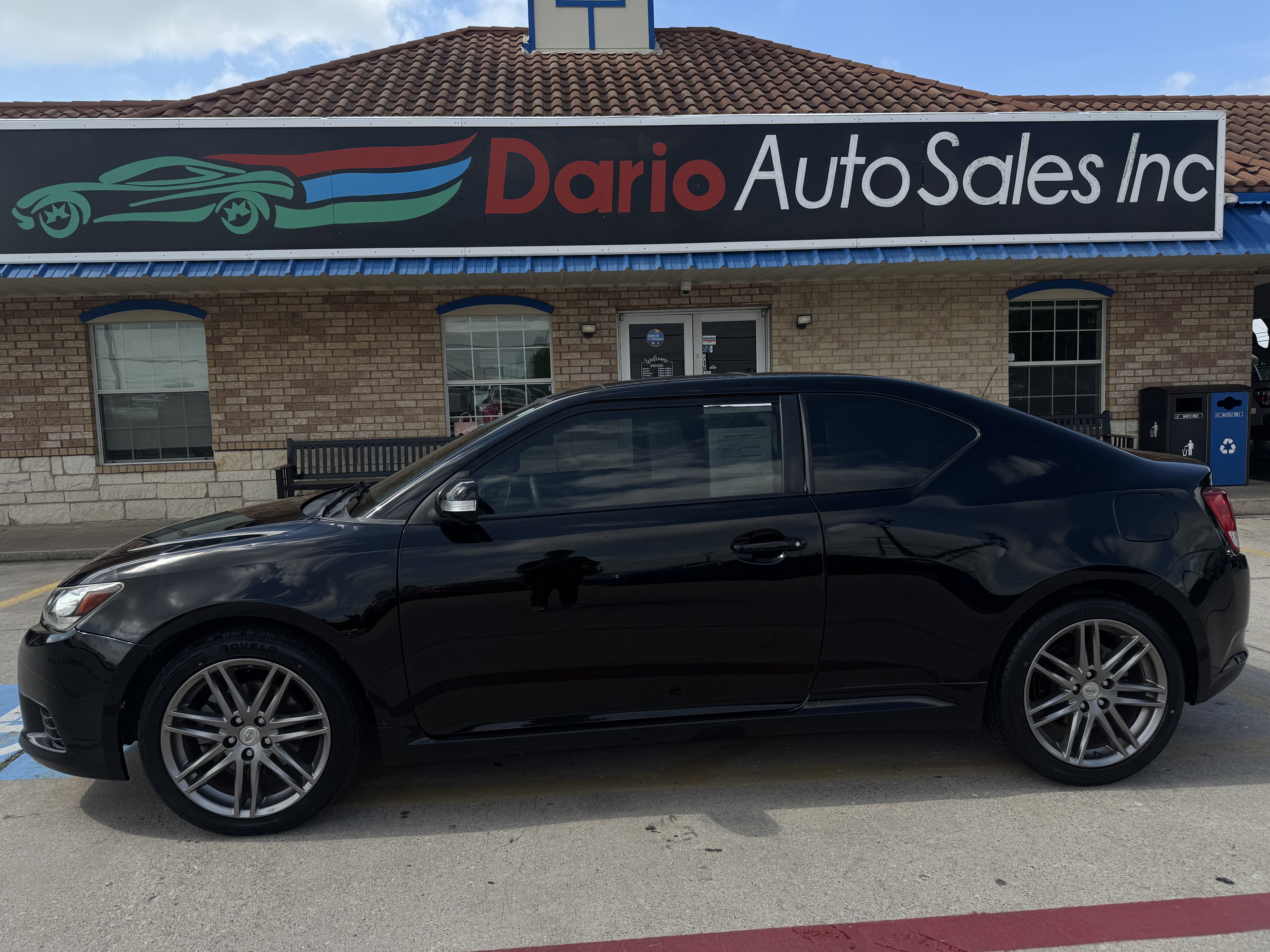 2012 Scion tC-4 Cyl. Liftback 3D - Image 2