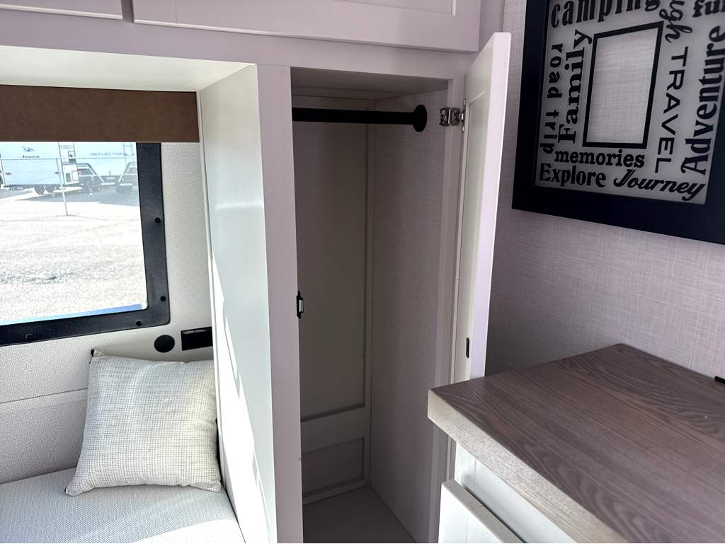 2027 VENTURE RV SPORTTREK 343VIB - Image 12