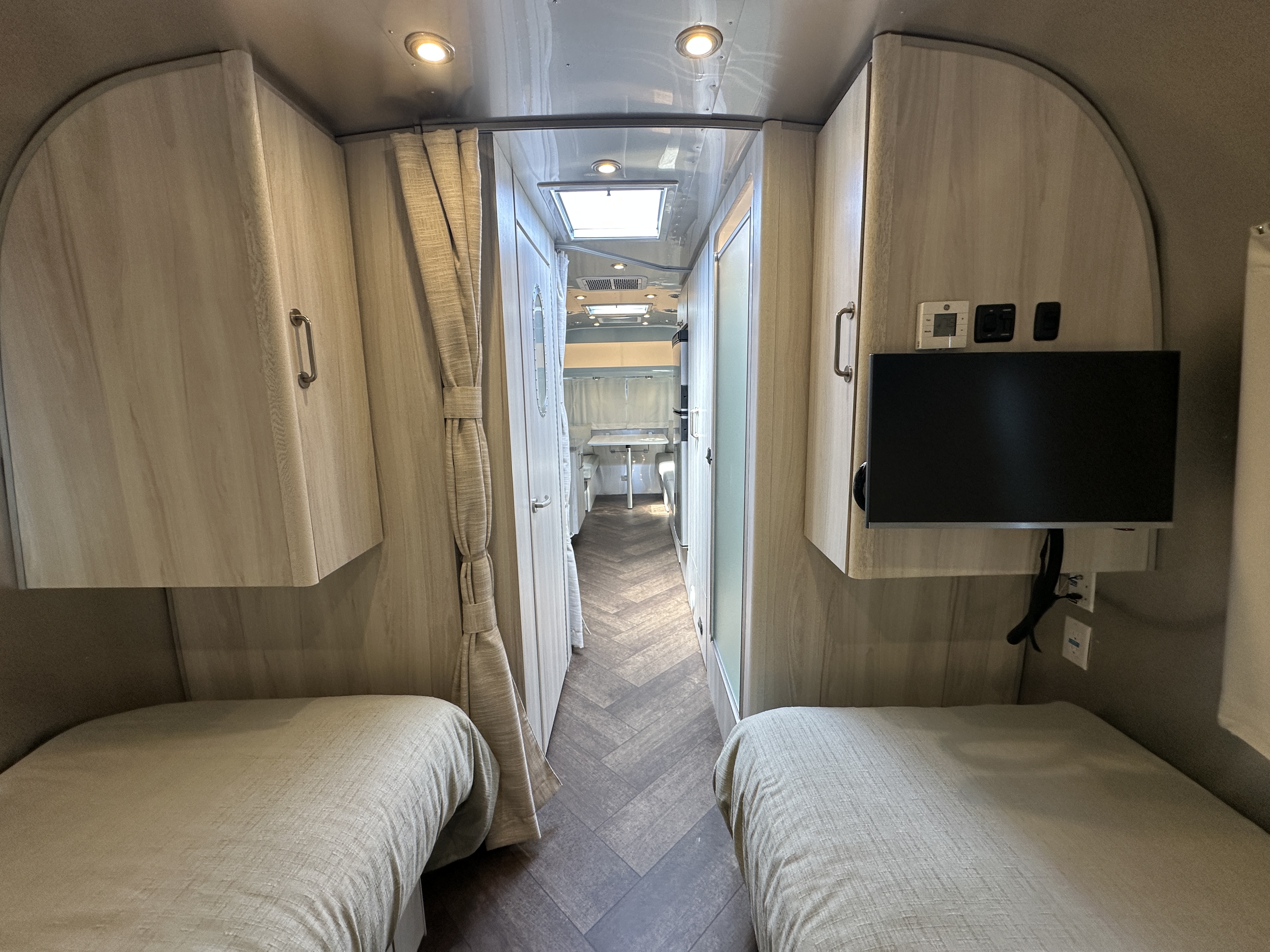 2026 Airstream International 27FB - Image 16