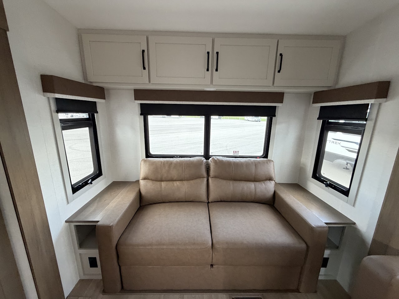 2027 VENTURE RV SPORTTREK 353VIK - Image 15