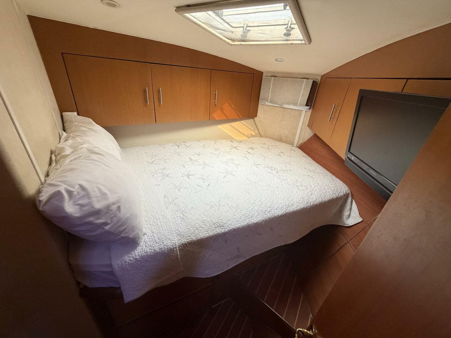 2001 Ocean Yachts 40 Express Bridge - Image 22