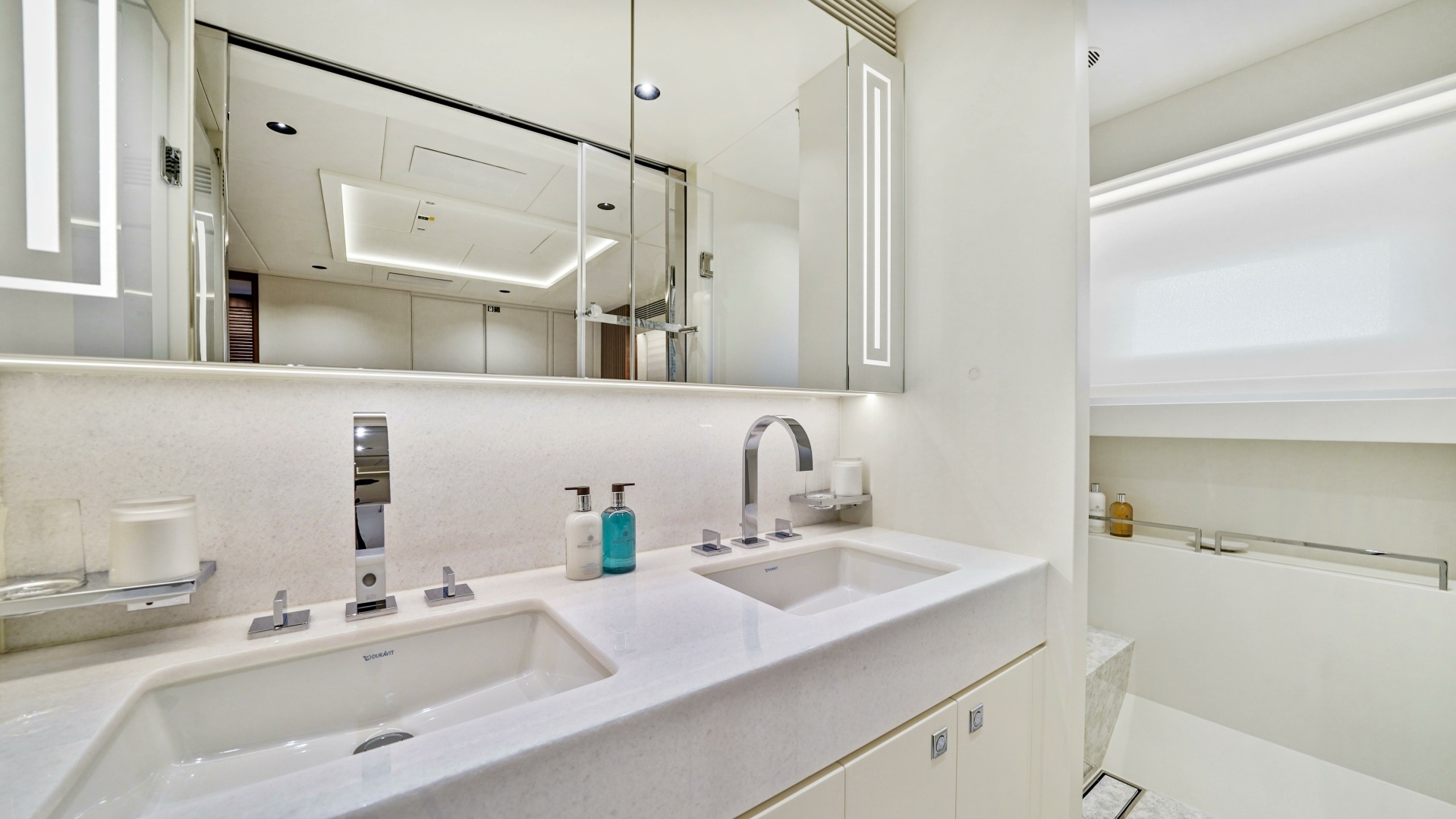 2025 Horizon Raised Pilothouse - Image 36