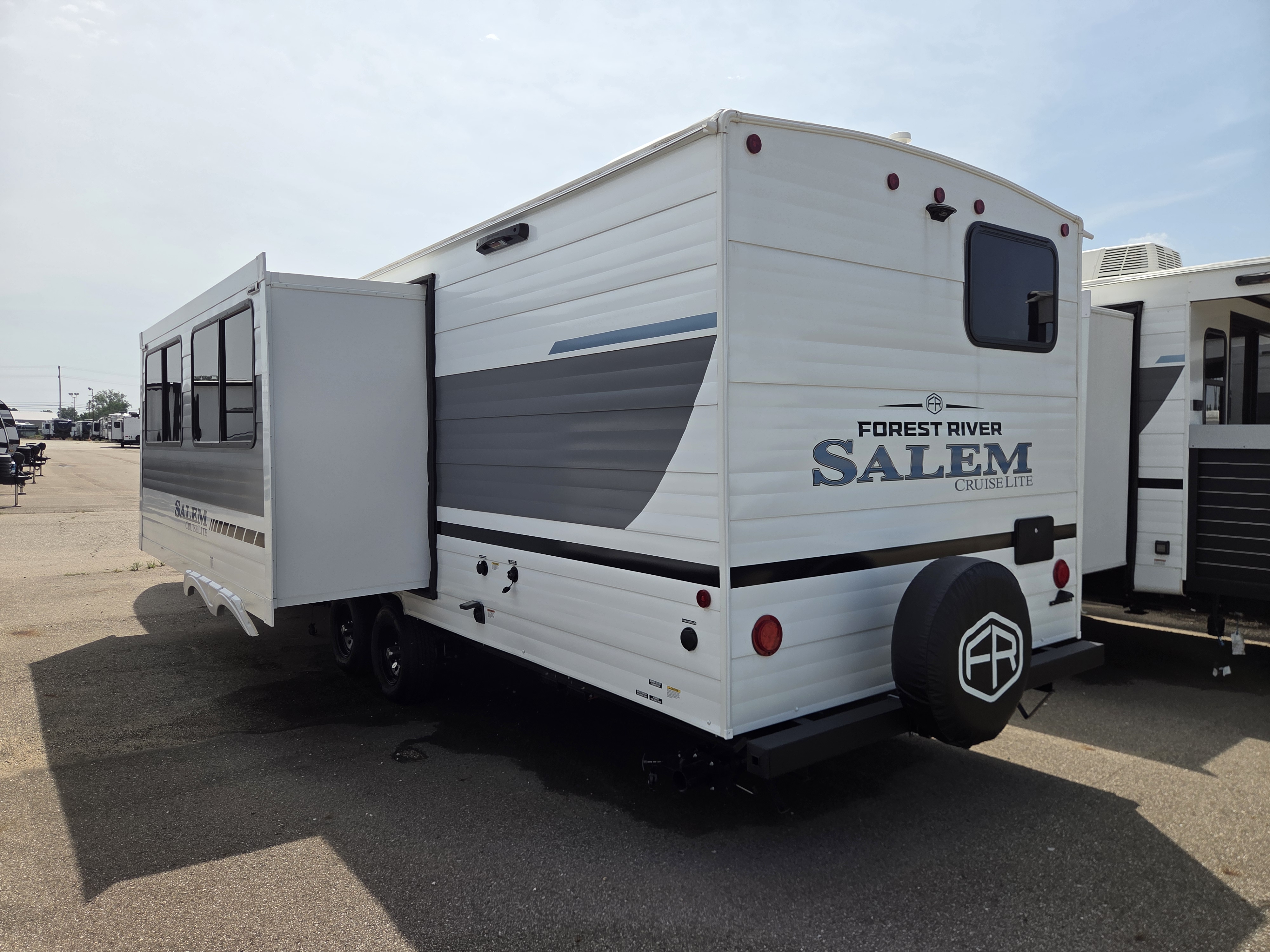 2026 Forest River Salem Cruise Lite 26ICE - Image 3