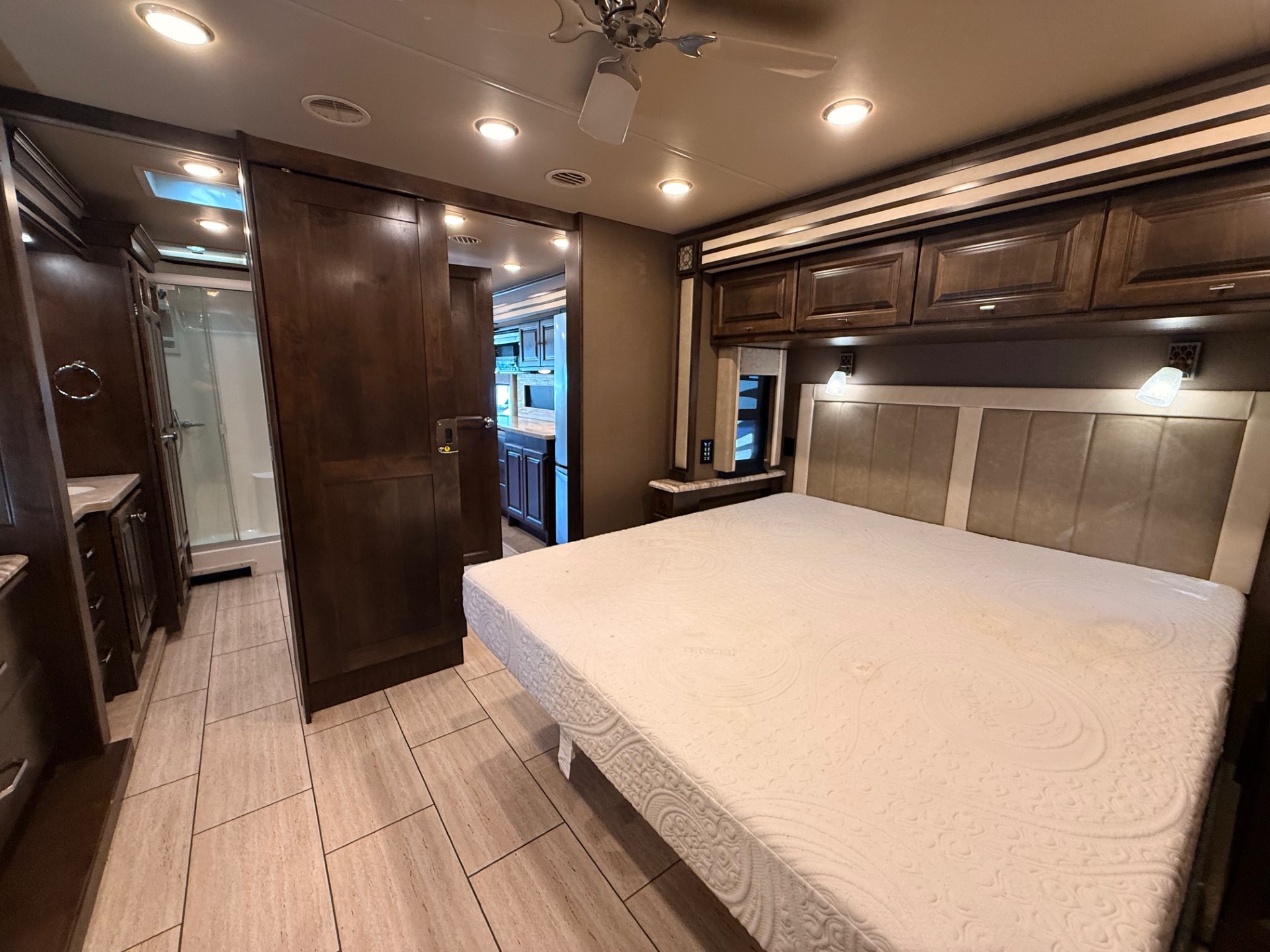 2019 TIFFIN ALLEGRO 34PA - Image 16
