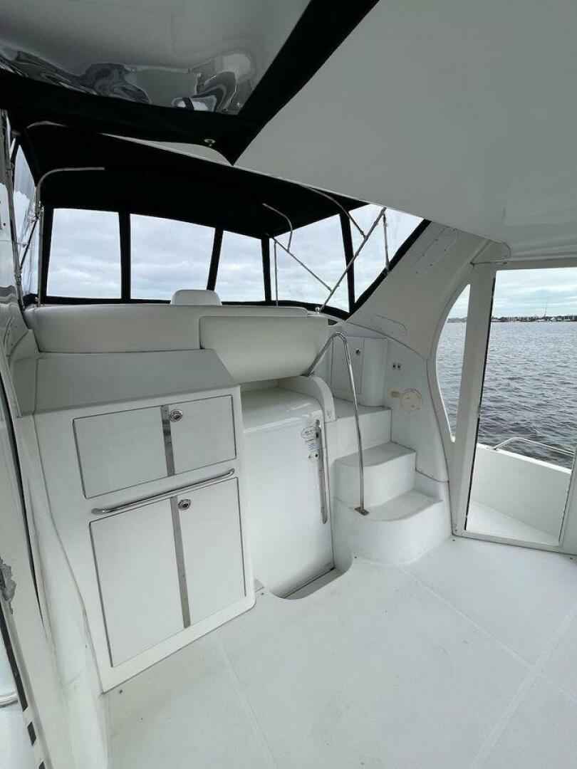 2000 Carver 396 Motor Yacht - Image 8