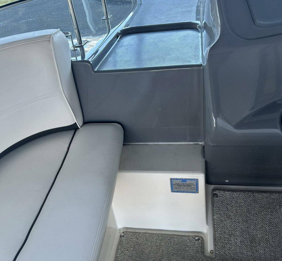 2006 Cruisers Yachts 370 Express - Image 12
