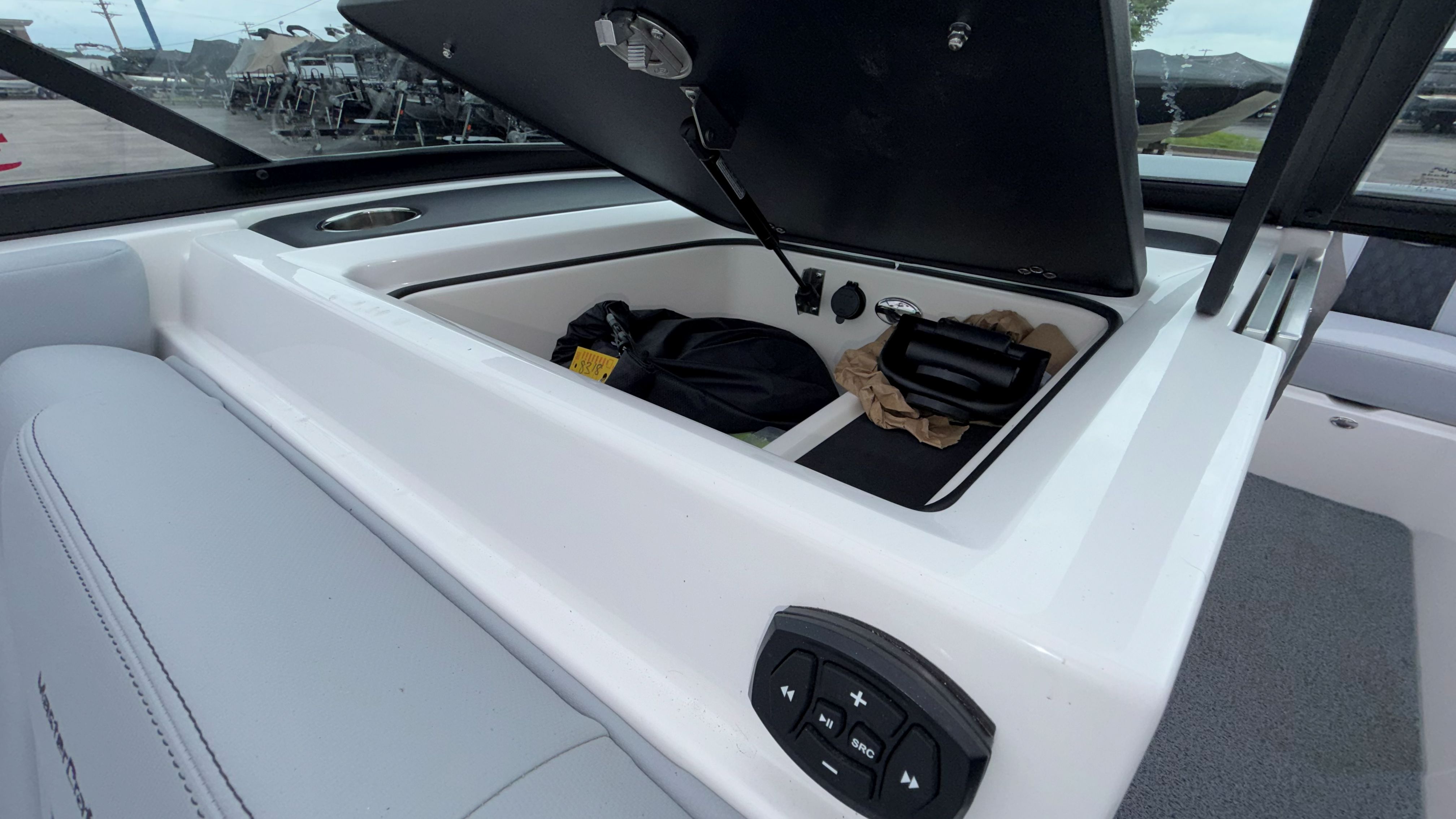 2024 MasterCraft XT25 - Image 27