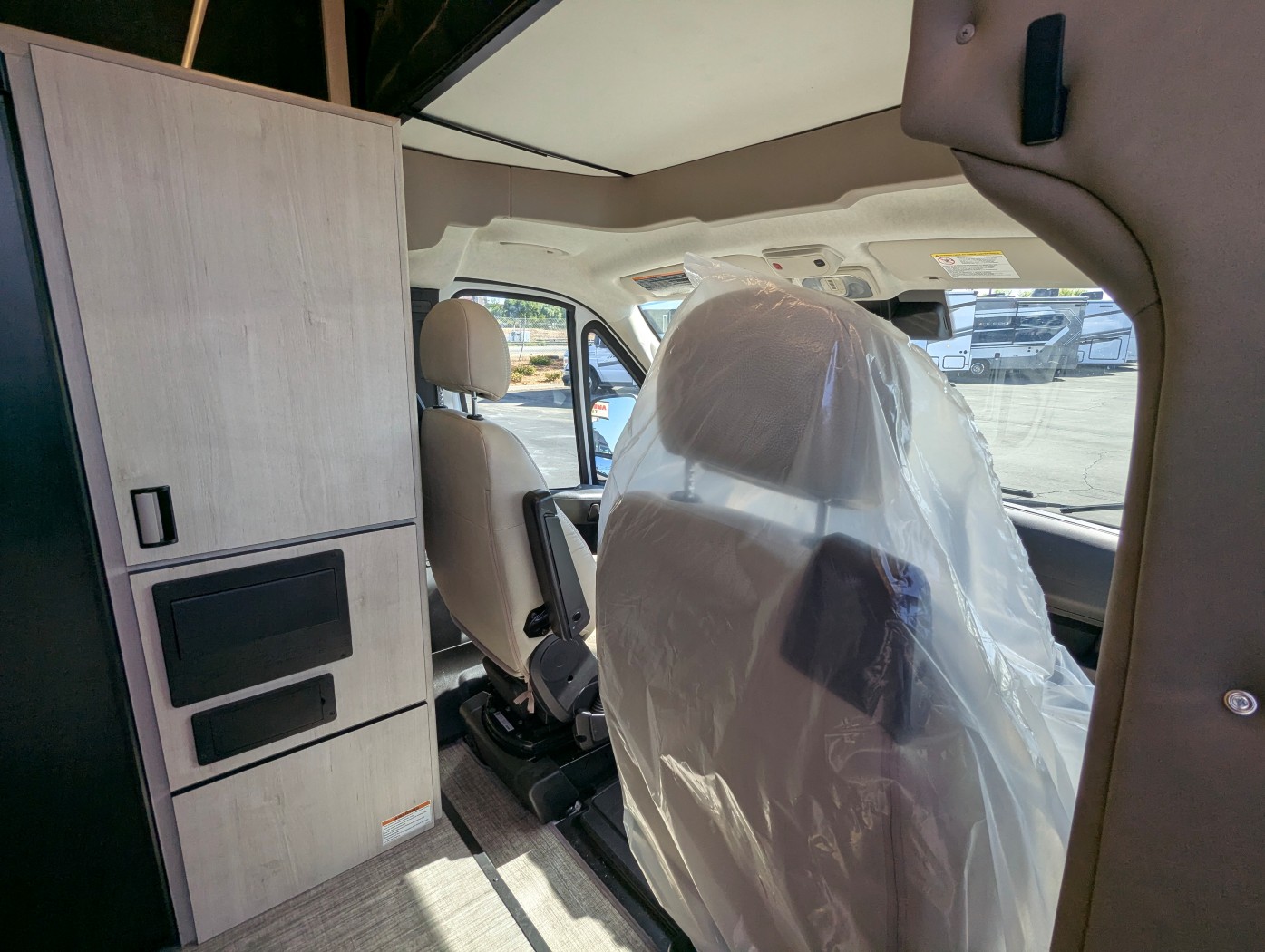 2027 Winnebago Elora 19DC - Image 10