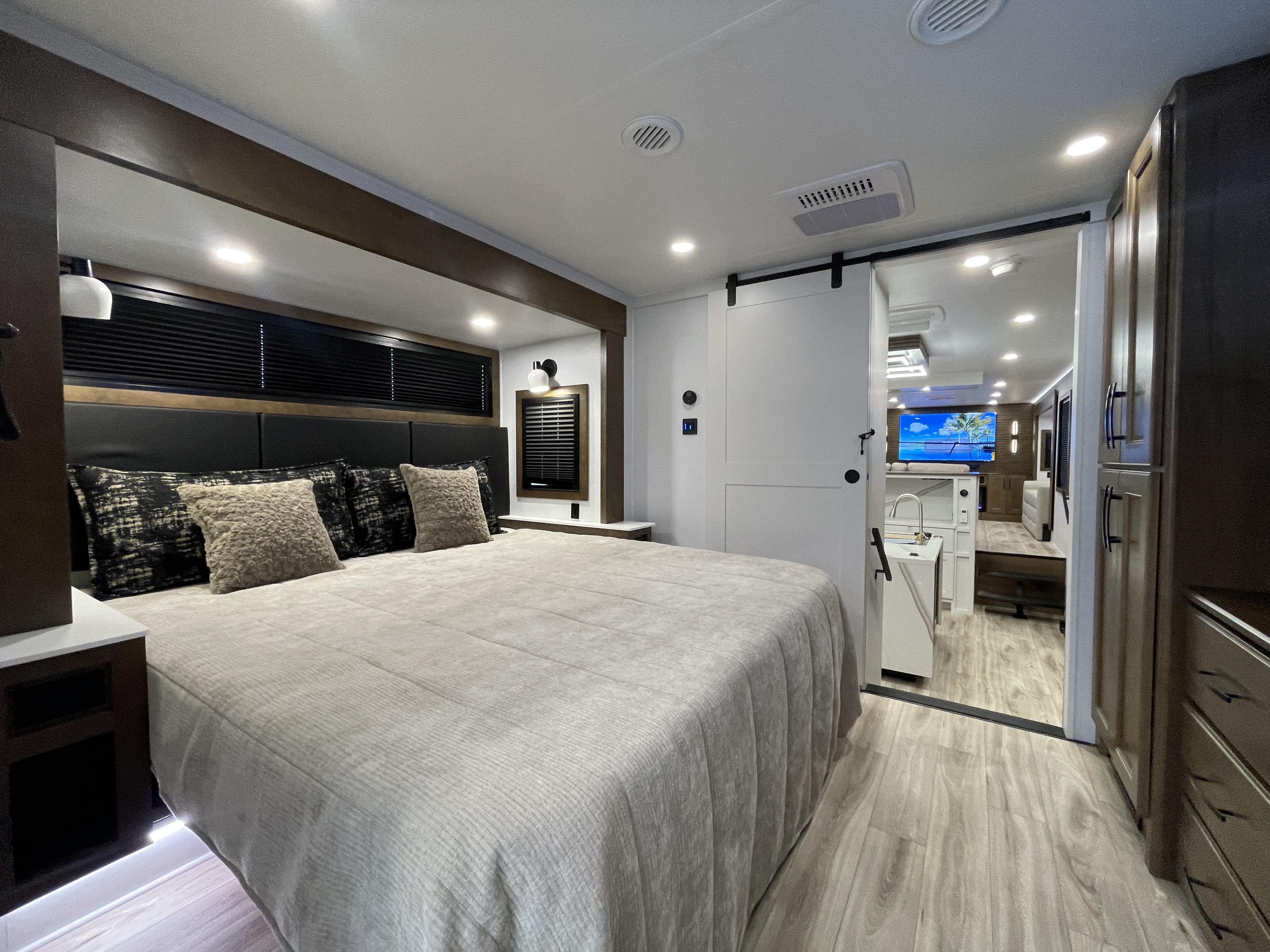2027 Keystone Montana 3800FL - Image 39