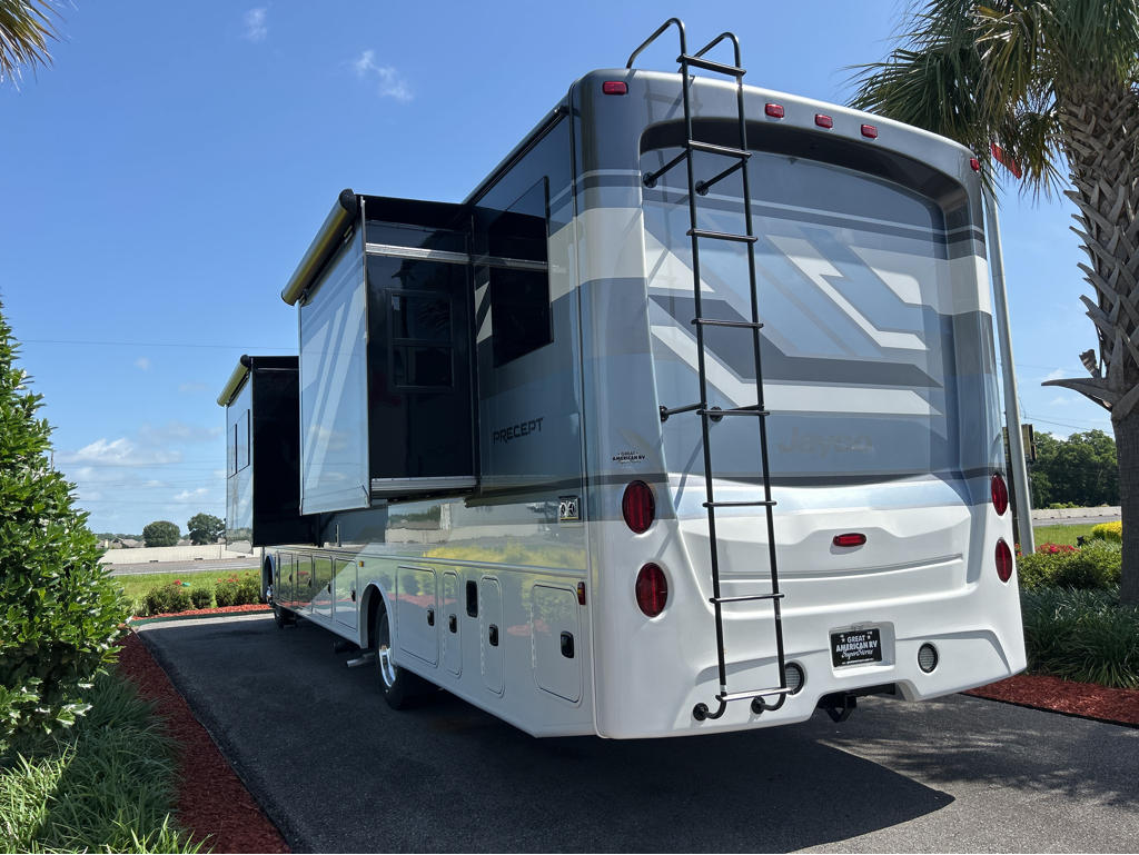 2027 JAYCO PRECEPT 36C - Image 3