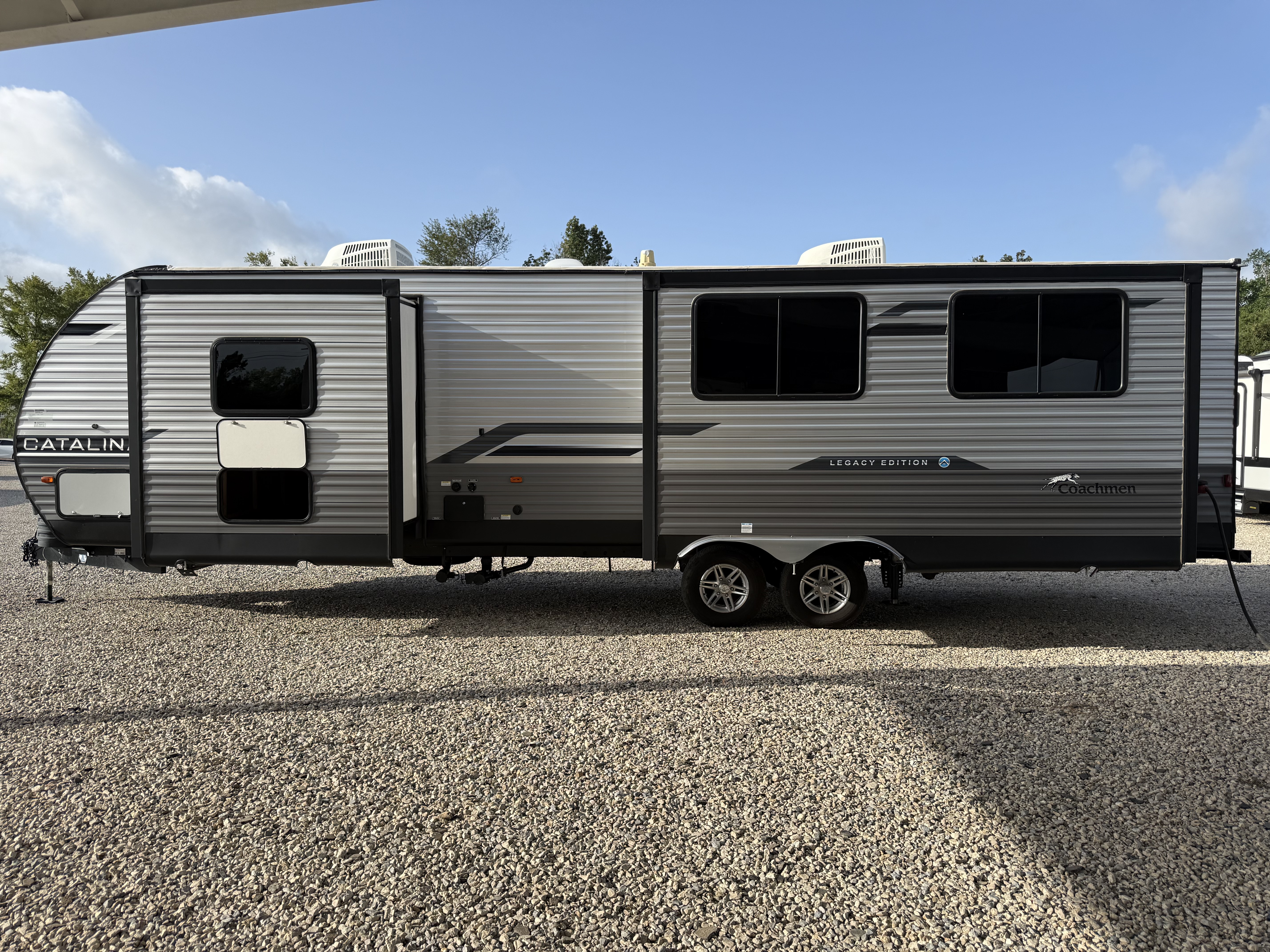 2024 Coachmen Catalina Legacy Edition 303RKDS - Image 4