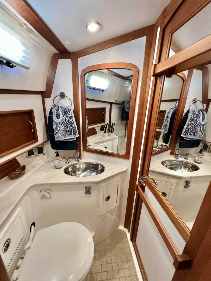 2017 Sabre 48 Salon Express - Image 33