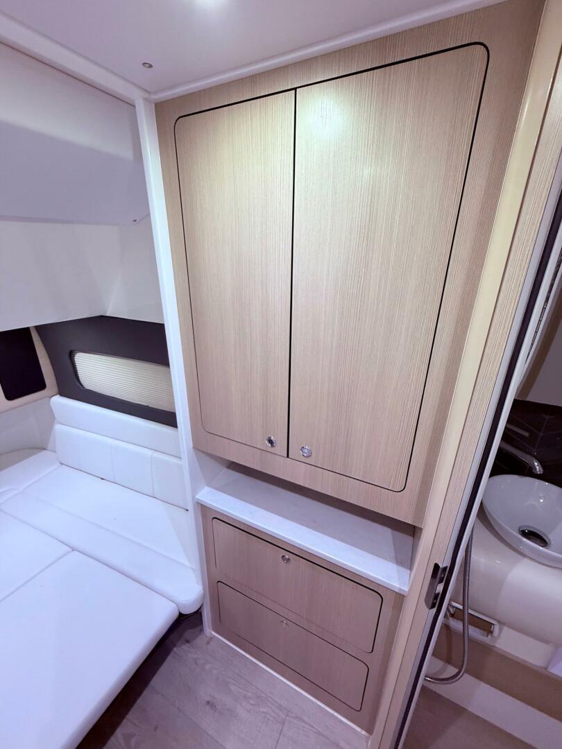 2006 Carver 43 Motor Yacht - Image 55